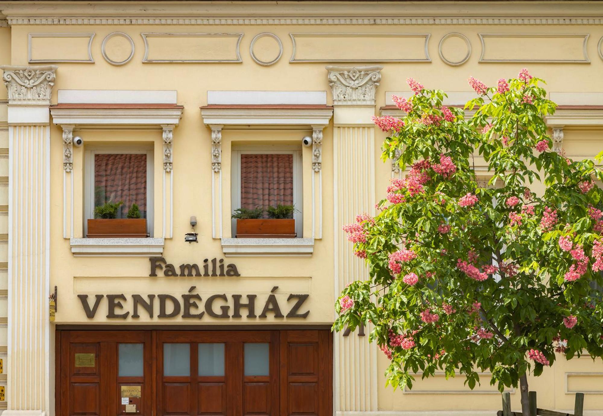 Hotel Familia Vendeghaz Szegedin Exterior foto